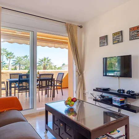 Fantastic 80m From The Beach! * מארבלה