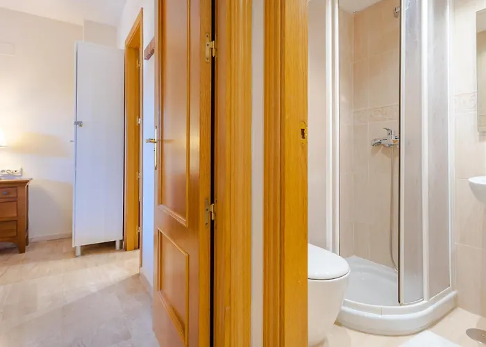 Fantastic 80m From The Beach! *